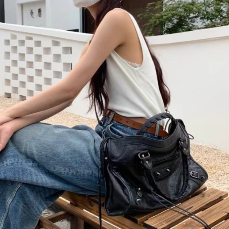 Luxury Bags Vip - Street Style Rivet Tote Bag Black