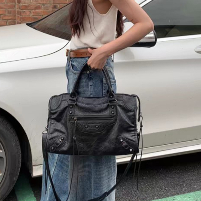 Street Style Rivet Tote Bag Bl - огляд і ціна Luxury Bags Vip