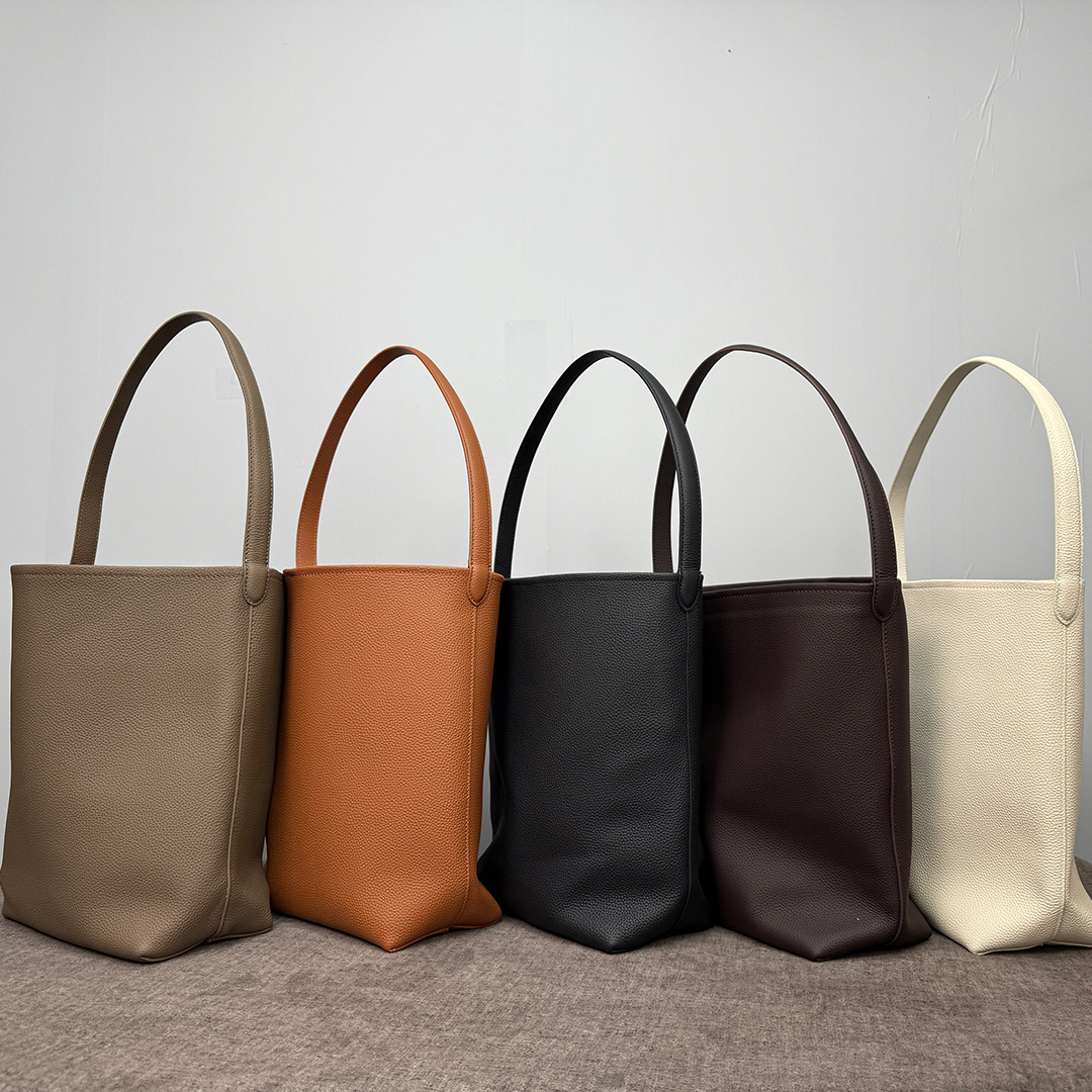 MENDY Bucket Bag Large Women's - огляд і ціна Luxury Bags Japan