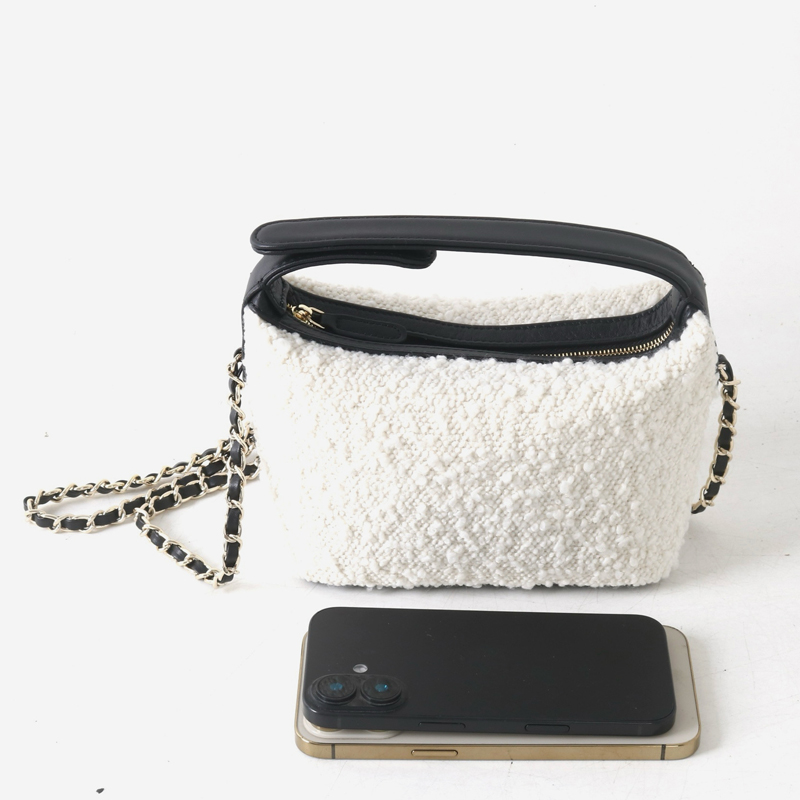 Leather Classic Mini Hobos Bag - огляд і ціна Luxury Bags 2026