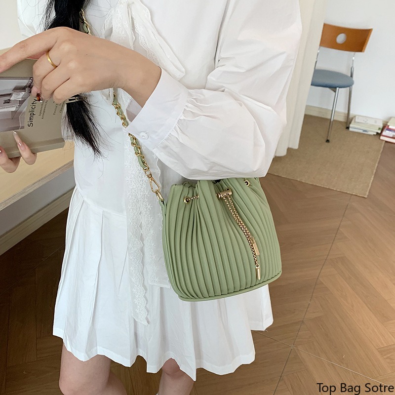 Women's Chain Crossbody Bucket - огляд і ціна Structured Handbag Top Handle