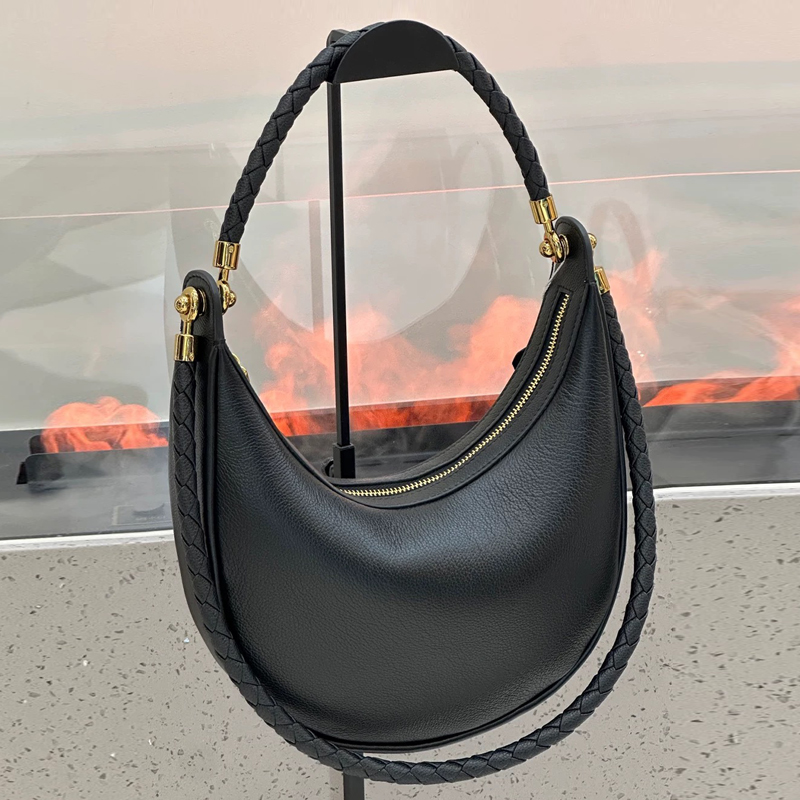 Classic Round Moon Slim Bags F - огляд і ціна Luxury Bags 2026