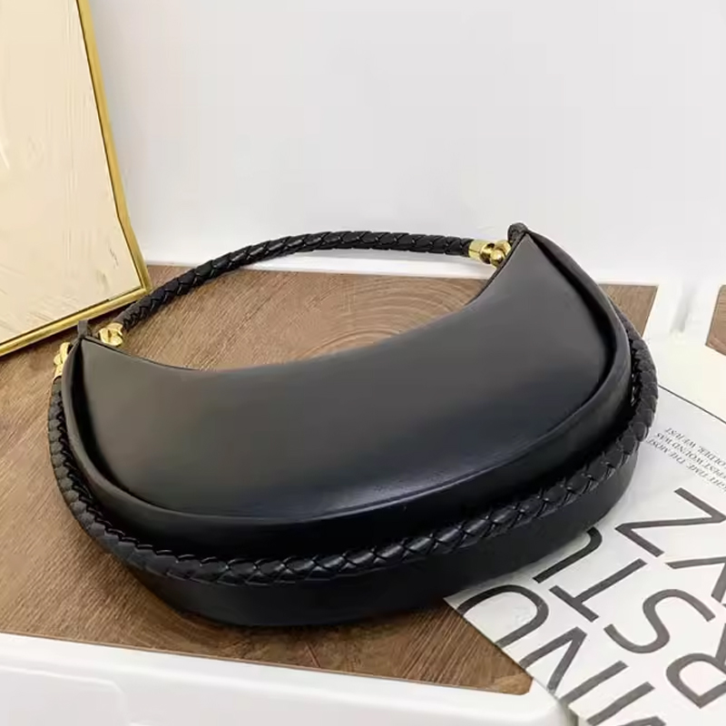 Classic Round Moon Slim Bags F - огляд і ціна Luxury Bags 2026