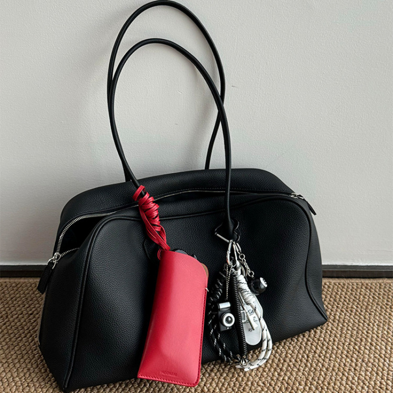 Black Soft Leather Boston Tote - огляд і ціна Luxury Bags 2026