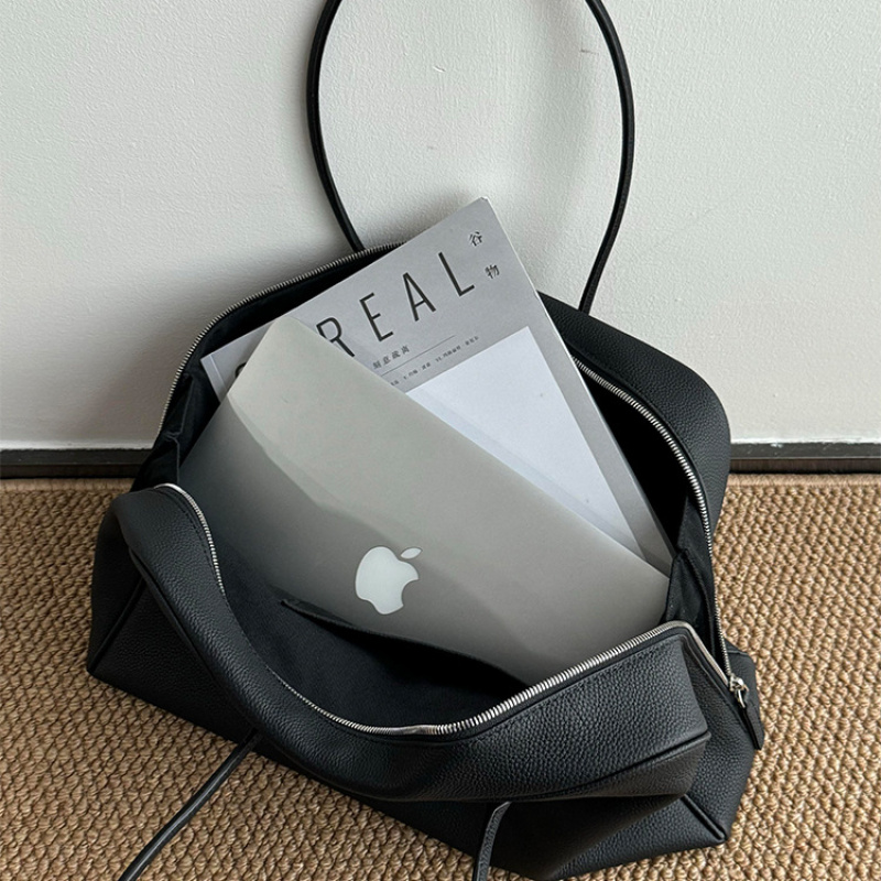 Black Soft Leather Boston Tote - огляд і ціна Luxury Bags 2026